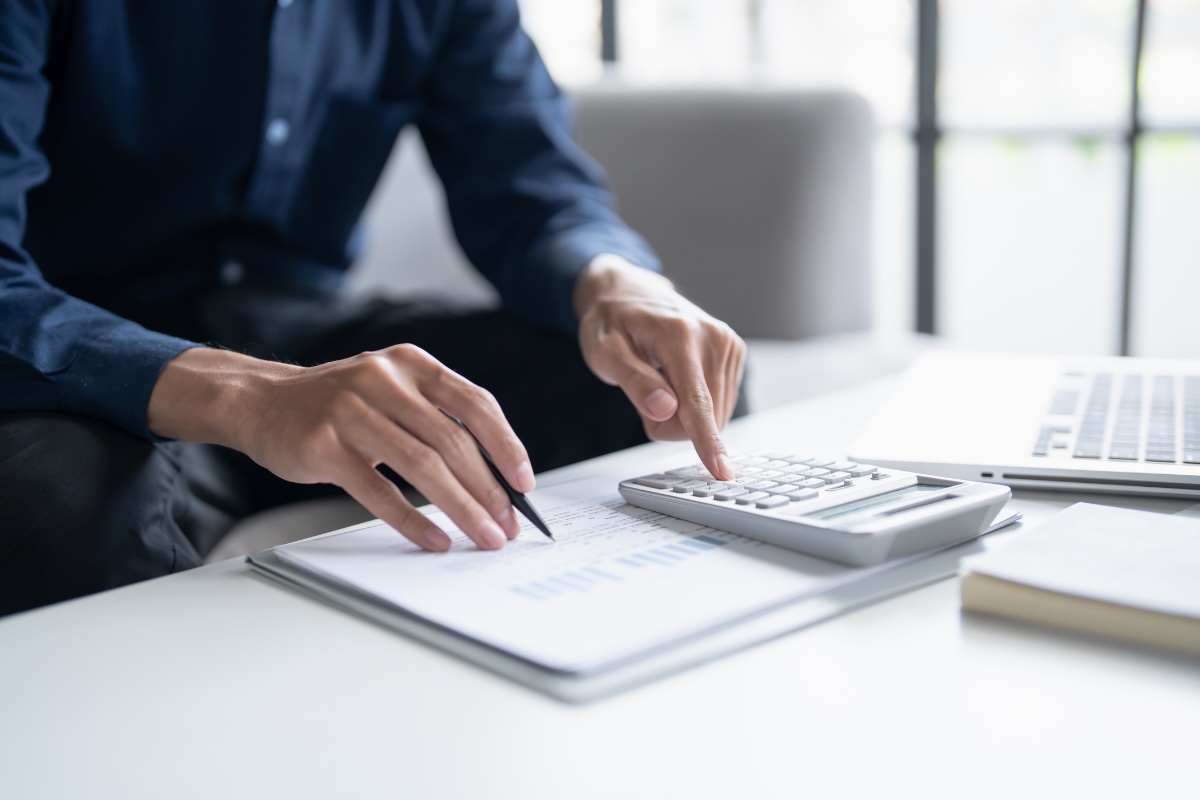 How Retirement Contributions Can Lower Your Tax Bill Before December 31